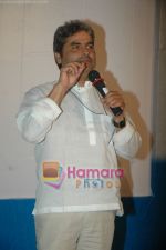 Vishal Bharadwaj at the launch of Amole Gupte_s Stanley ka Dabba in Menboob,  Mumbai on 6th April 2011 (6).JPG